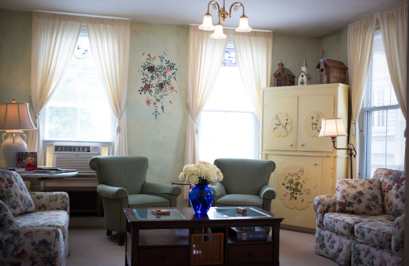 Guest room at Admiral Fitzroy Inn.