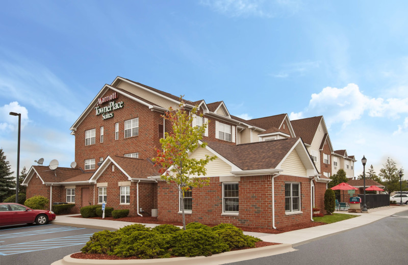 Exterior view of TownePlace Suites Detroit Sterling Heights.