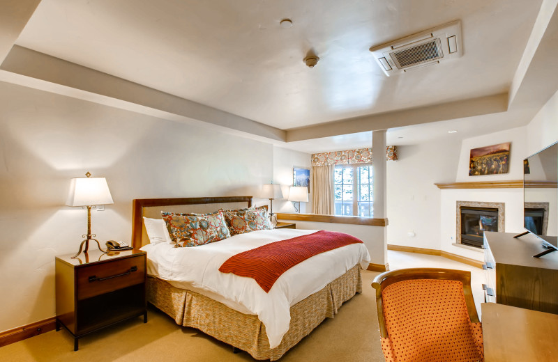 Guest bedroom at Vail Mountain Lodge & Spa.