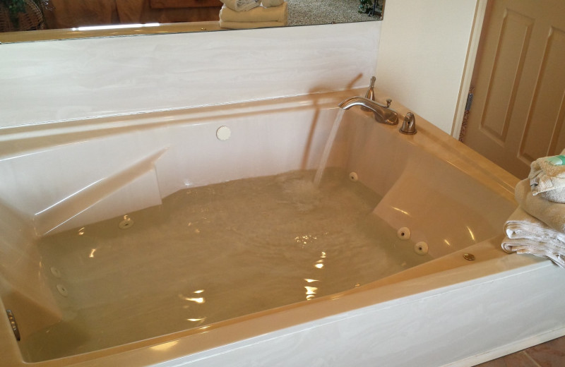 Condo bath at Thousand Hills Golf Resort.