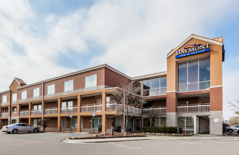 Exterior view of Baymont by Wyndham Auburn Hills.