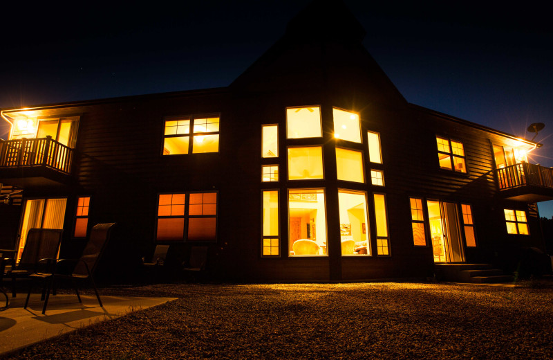 Exterior view of Missoula River Lodge.