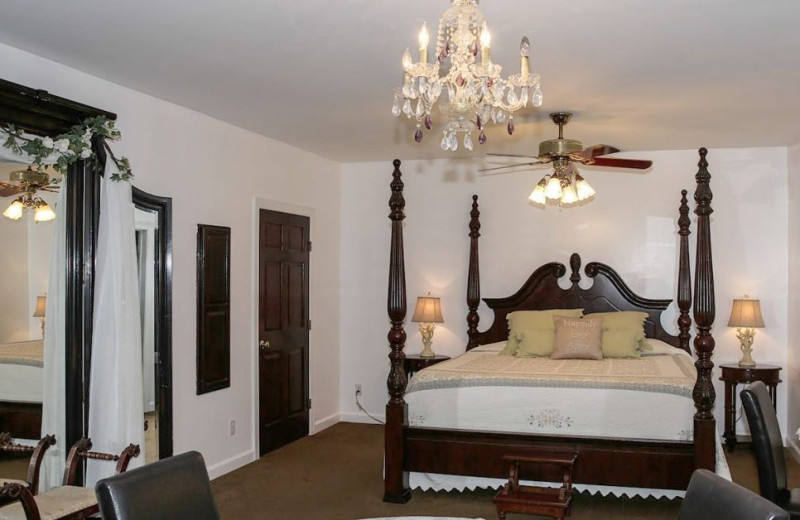 Guest room at Sleepy Hollow Bed 