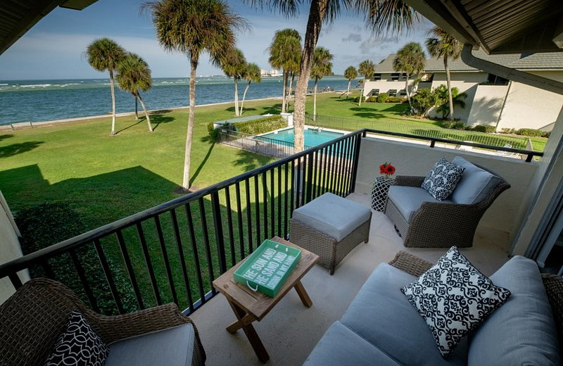 Rental balcony at beachrentals.mobi. LLC.