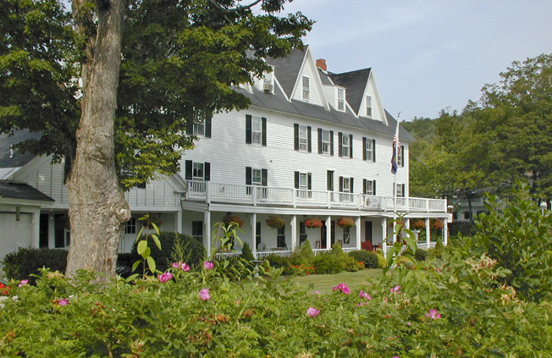 Exterior view of Echo Lake Inn.