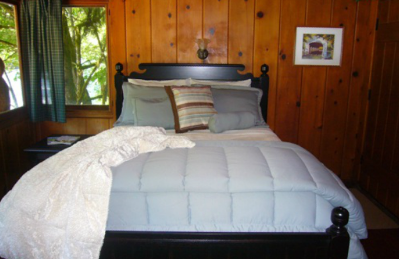 Cabin bedroom at Heaven's Gate Cottages.