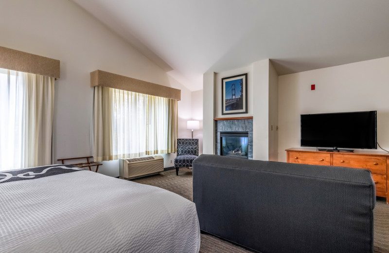 Guest room at The INN at Gig Harbor.