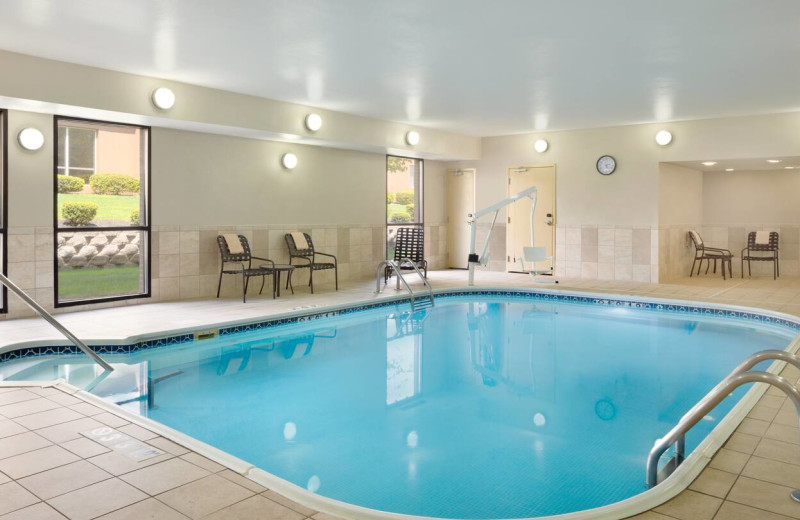 Indoor pool at Hampton Inn Ontario/Mansfield.