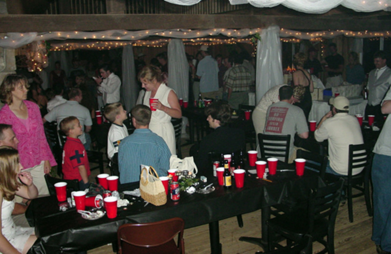 Party dining at Elk Ridge Ranch.