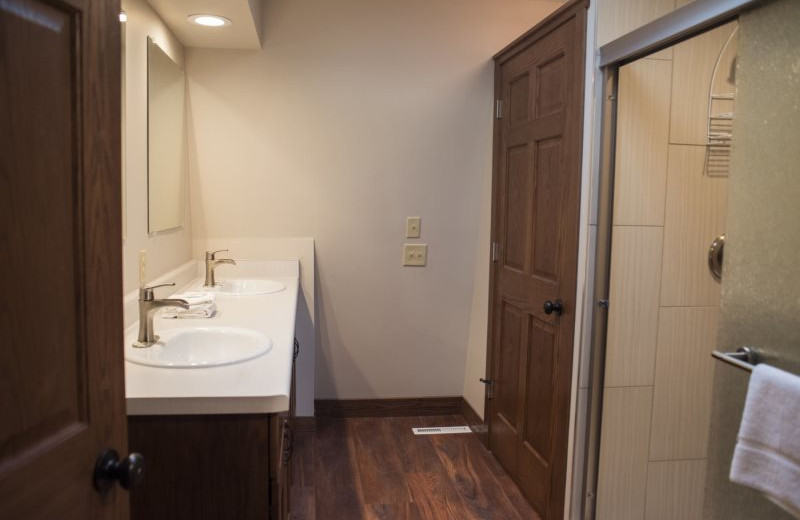 Rental bathroom at Sand County Service Company - Dellview Lake Lodge.