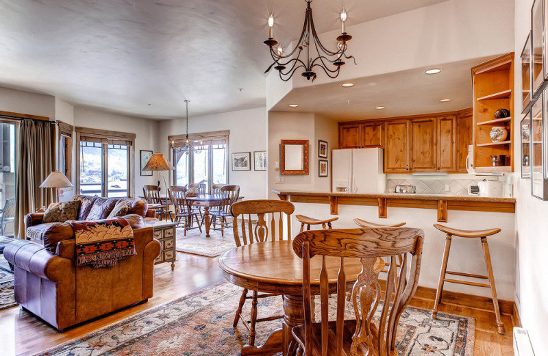 Rental kitchen at EagleRidge Lodge.