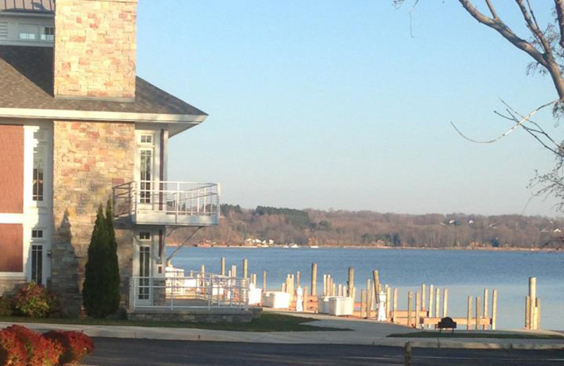 Exterior view of Harbor Lights Resort.