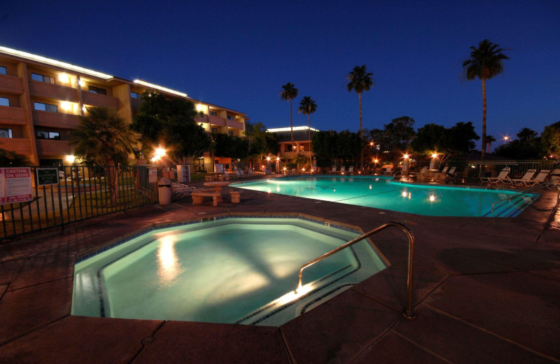 Outdoor pool at Shilo Inn.