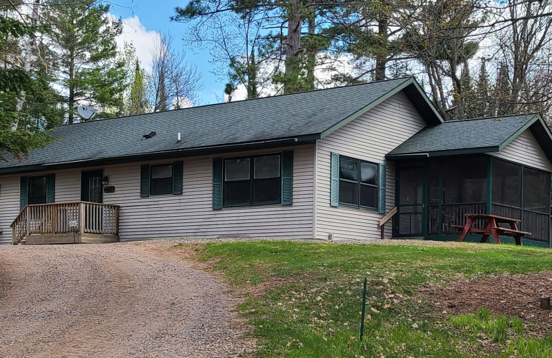 Cottage exterior at Hillcrest Cottages.