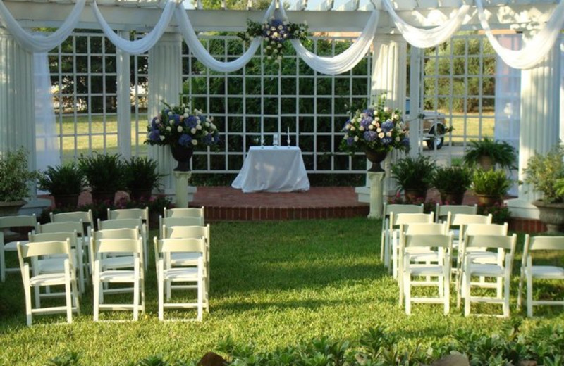 Wedding at Ant Street Inn.