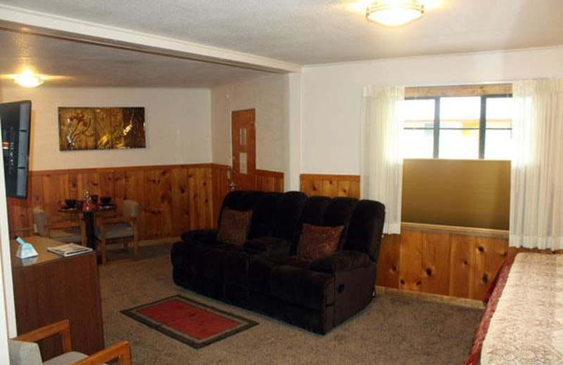 Guest room at Alpine Trail Ridge Inn.