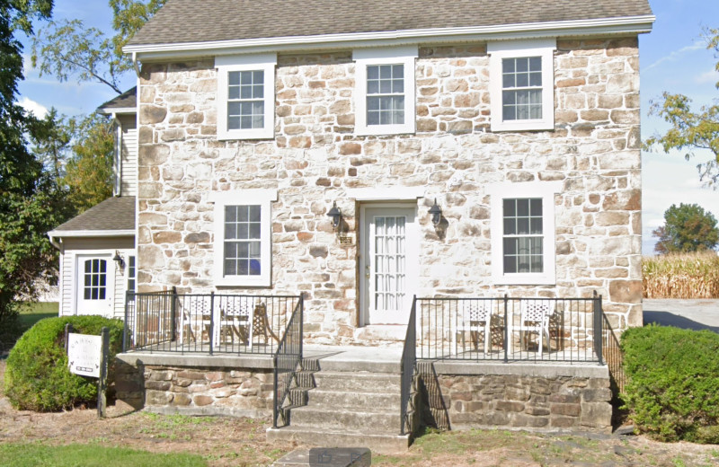 Exterior view of Newhart's Iron Horse Inn Bed and Breakfast.