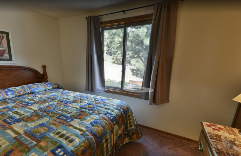 Cabin bedroom at Workshire Lodge.