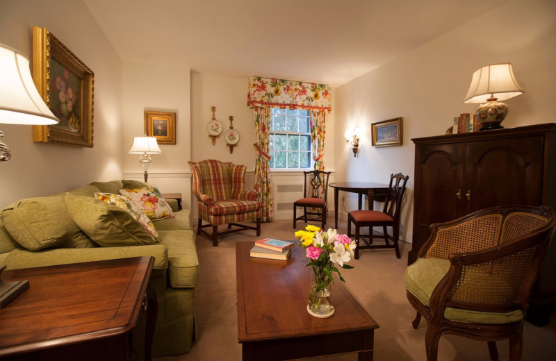 Guest living room at Geneva On The Lake.