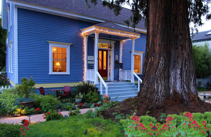 Exterior view of Olallieberry Inn.