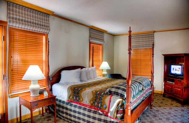 Guest room at The Heathman Lodge.