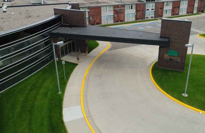 Exterior view of Country Inn & Suites - Fergus Falls.