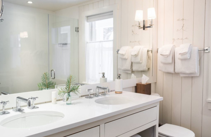 Guest bathroom at Edson Hill.