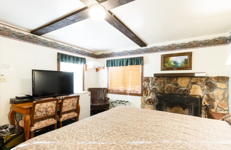 Cabin bedroom at Timberline Lodge.