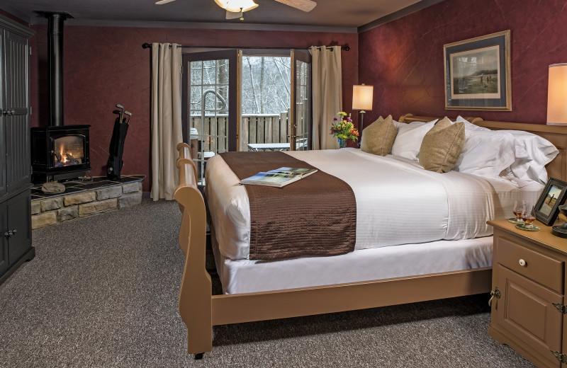 The MacKay Cottage bedroom at Glenlaurel, A Scottish Inn & Cottages.