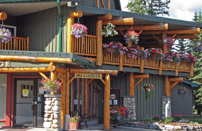 Exterior view of Inns of Banff.