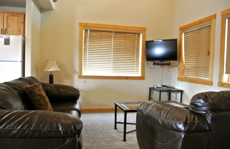 Cabin living room at Sawtelle Mountain Resort.