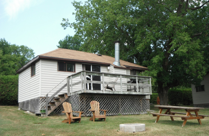 Cottage exterior at Highland View Resort.