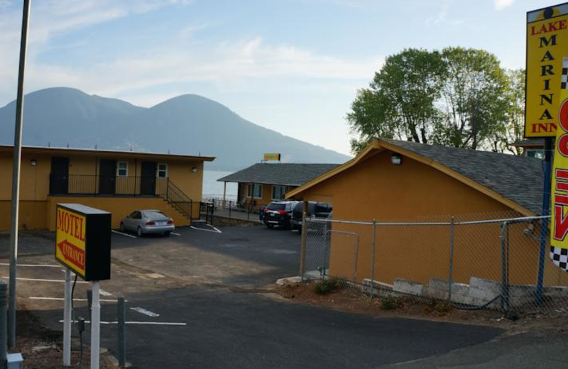 Exterior view of Lake Marina Inn.