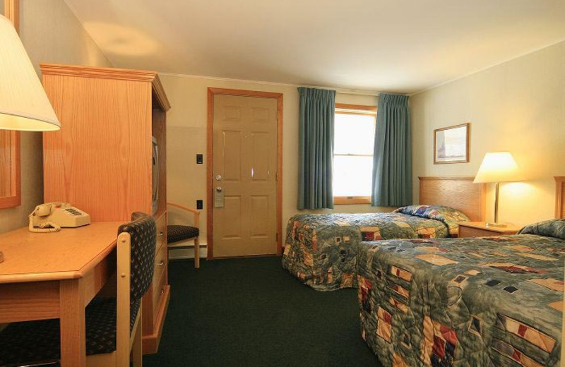 Double queen guest room at Royalty Inn.