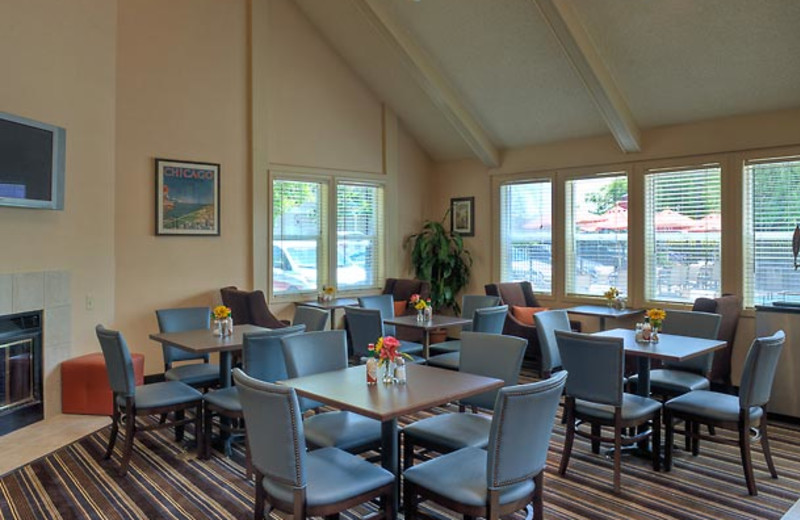 Dining at Residence Inn Palo Alto Mountain View.