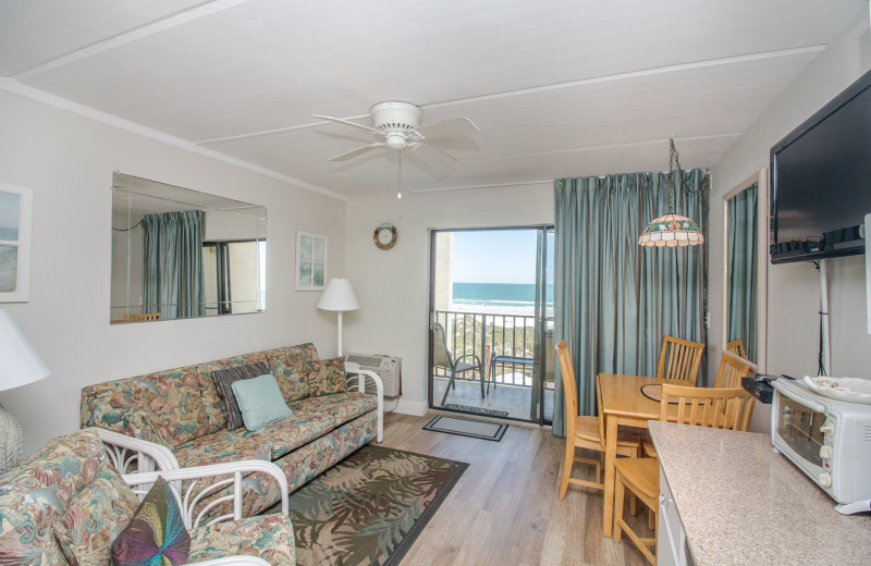 Guest living room at Beacher's Lodge Oceanfront Suites.