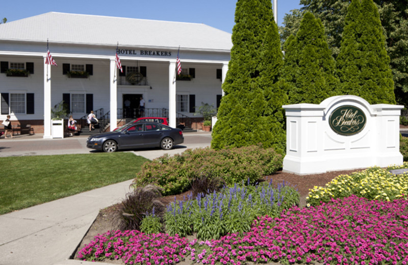 Exterior view of Hotel Breakers.
