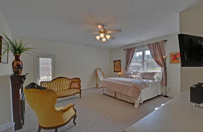 Guest room at Mountain Top Downtown Lodging.