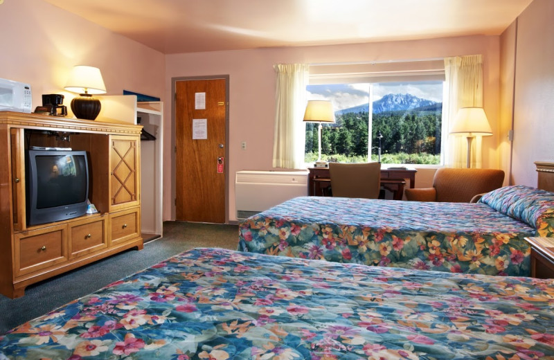 Guest room at Alpine Trail Ridge Inn.