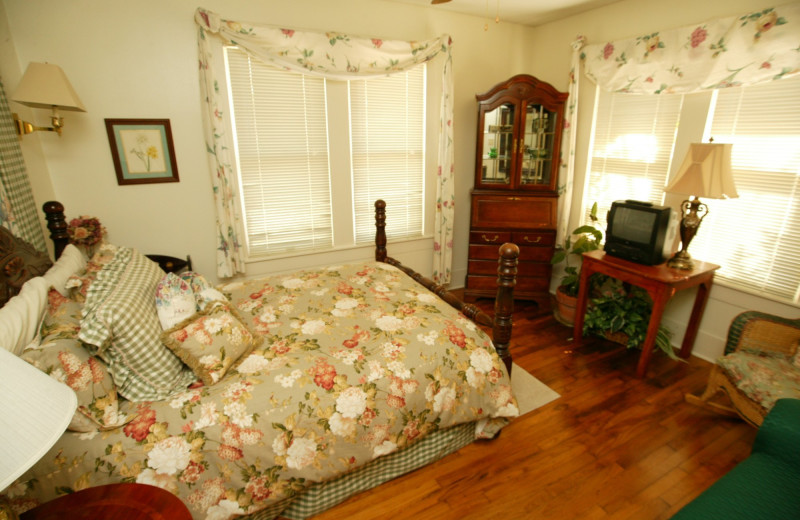 Guest room at Crystal River Inn.