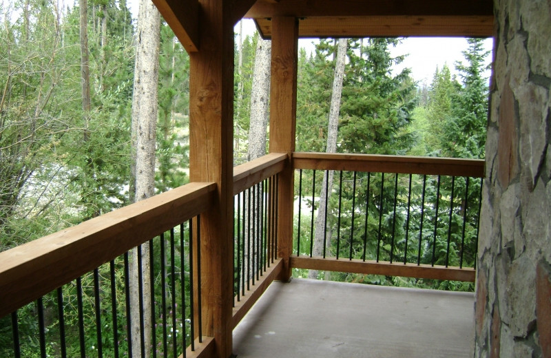 Rental deck at Mtn Managers Lodging.