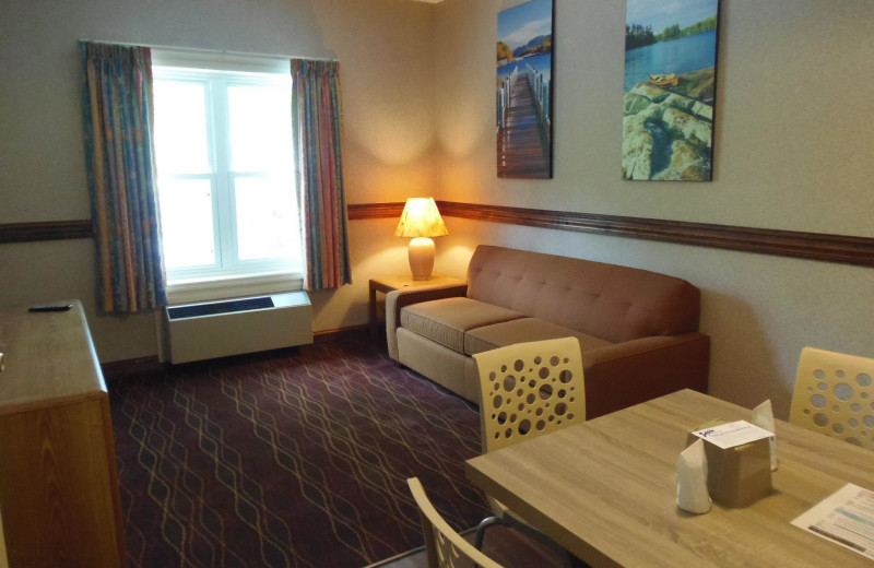 Guest suite at Surfside on the Lake.