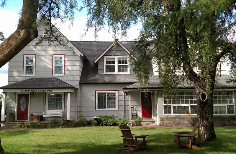 Exterior view of Scappoose Creek Inn.