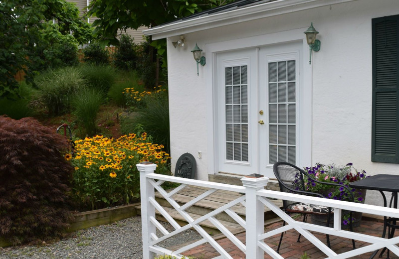 Cottage exterior at Inn at Monticello.