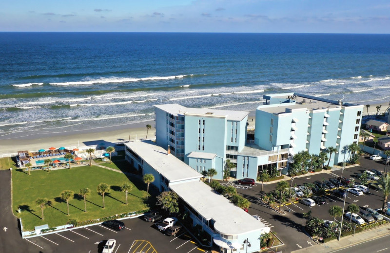 Exterior view of El Caribe Resort 