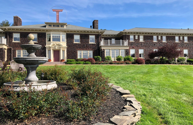 Exterior view of Traditions At The Glen Resort.