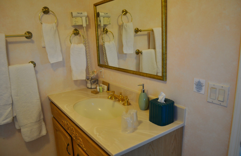 Guest bathroom at A Victorian On The Bay.