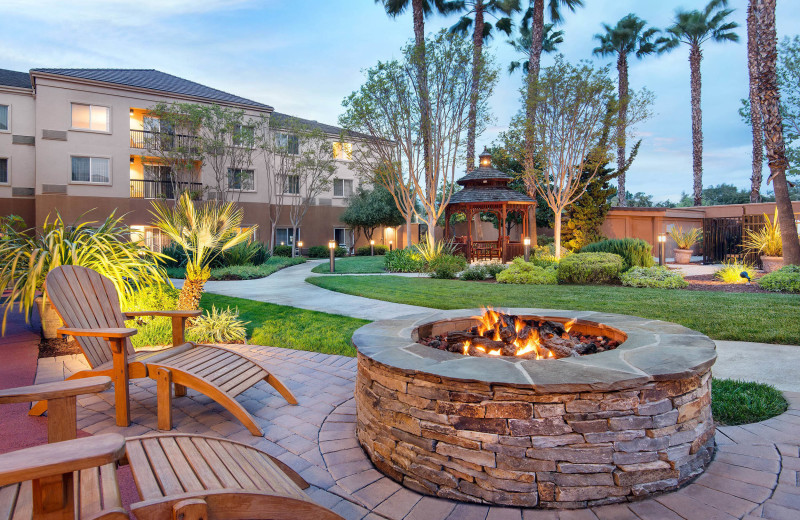 Patio at Courtyard by Marriott Milpitas.