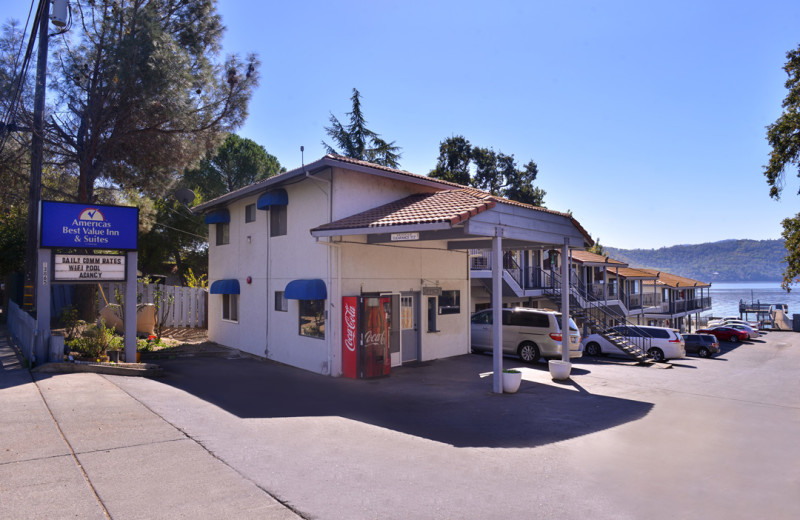 Exterior view of Americas Best Value Inn and Suites Clearlake.