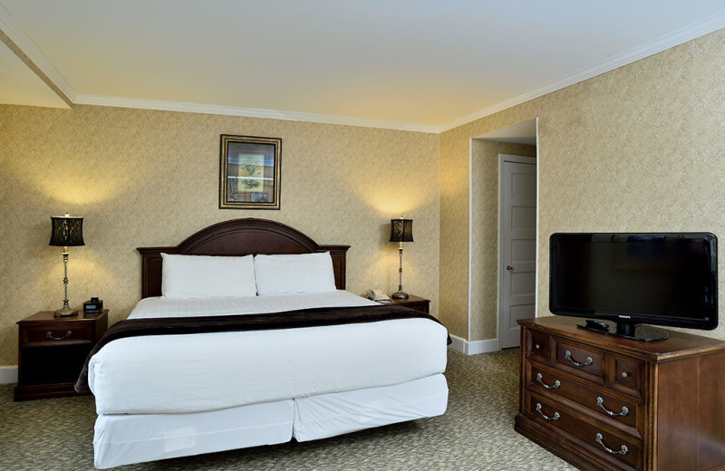 Guest room at The Spa at Norwich Inn.